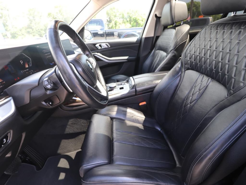 Used 2023 BMW X7 xDrive40i AWD/4WD image 2