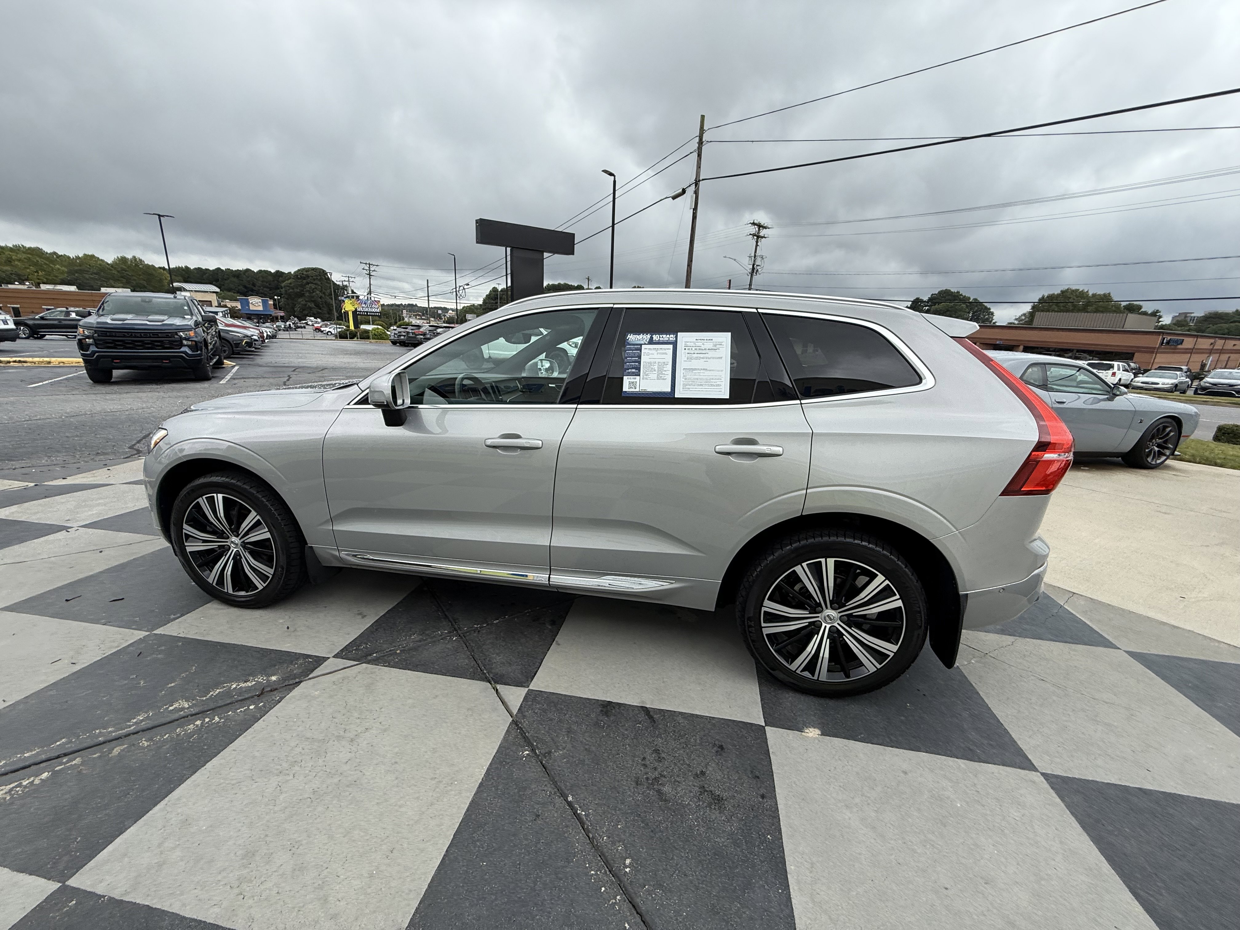 Used 2022 Volvo XC60 B5 Inscription w/ Advanced Package image 6