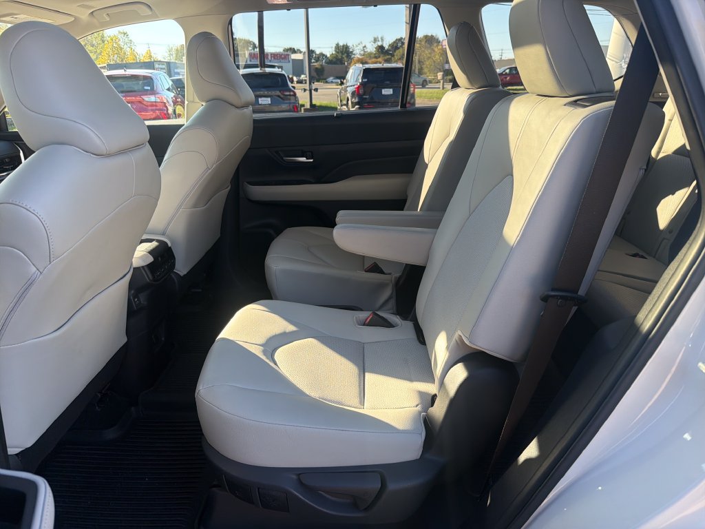Used 2024 Toyota Grand Highlander AWD image 15