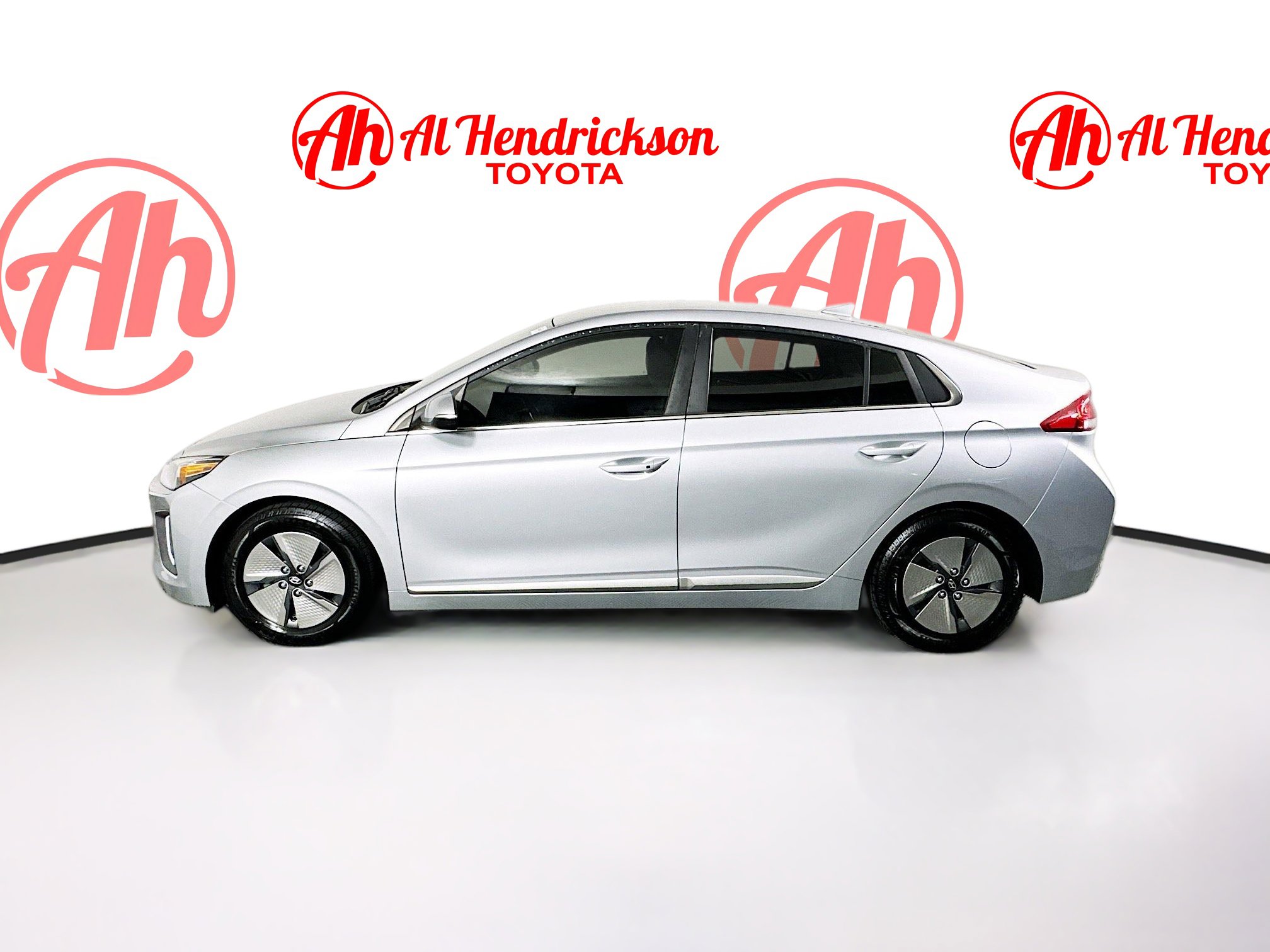 Used 2022 Hyundai Ioniq SE image 6