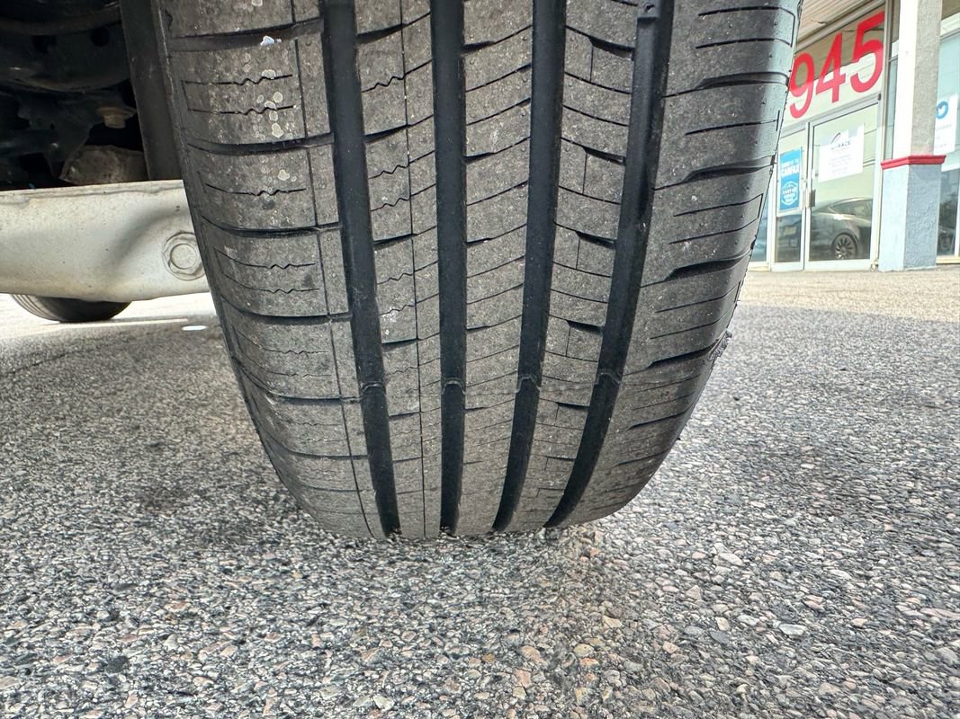 Used 2023 GMC Terrain SLT image 46