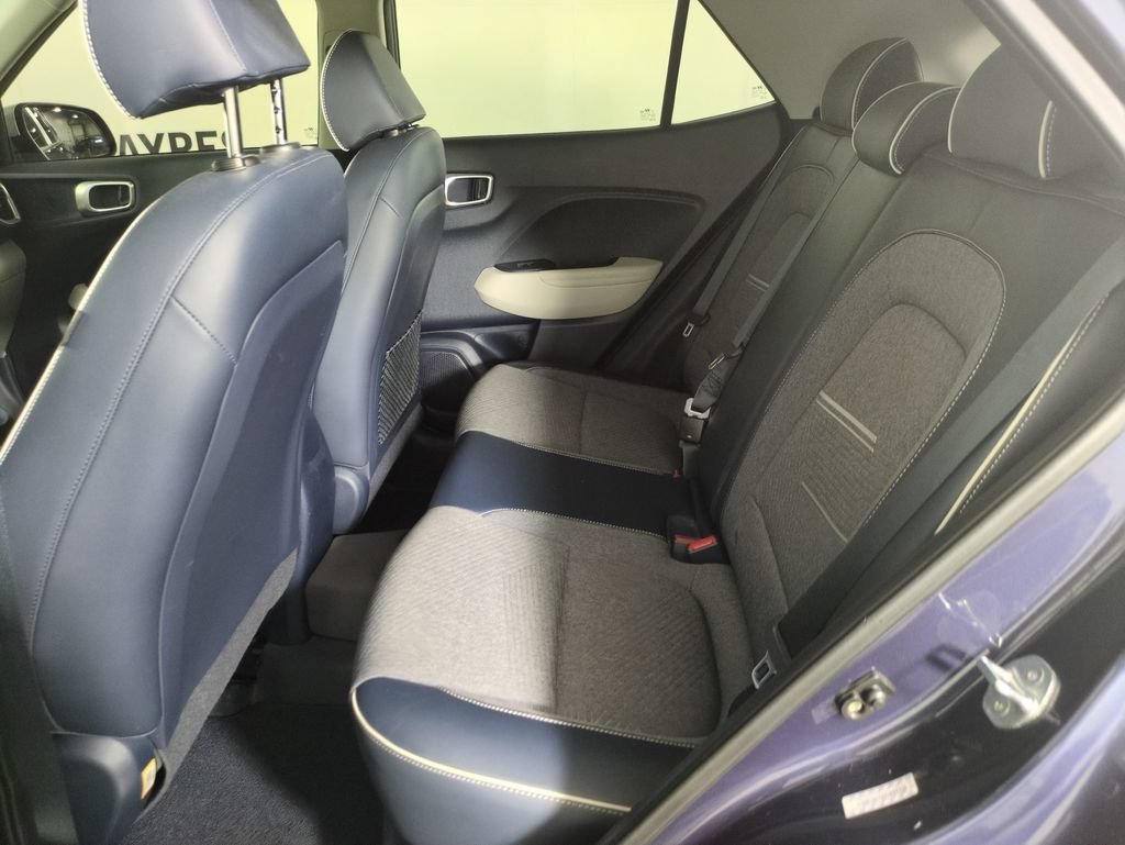 Used 2021 Hyundai Venue FWD image 26