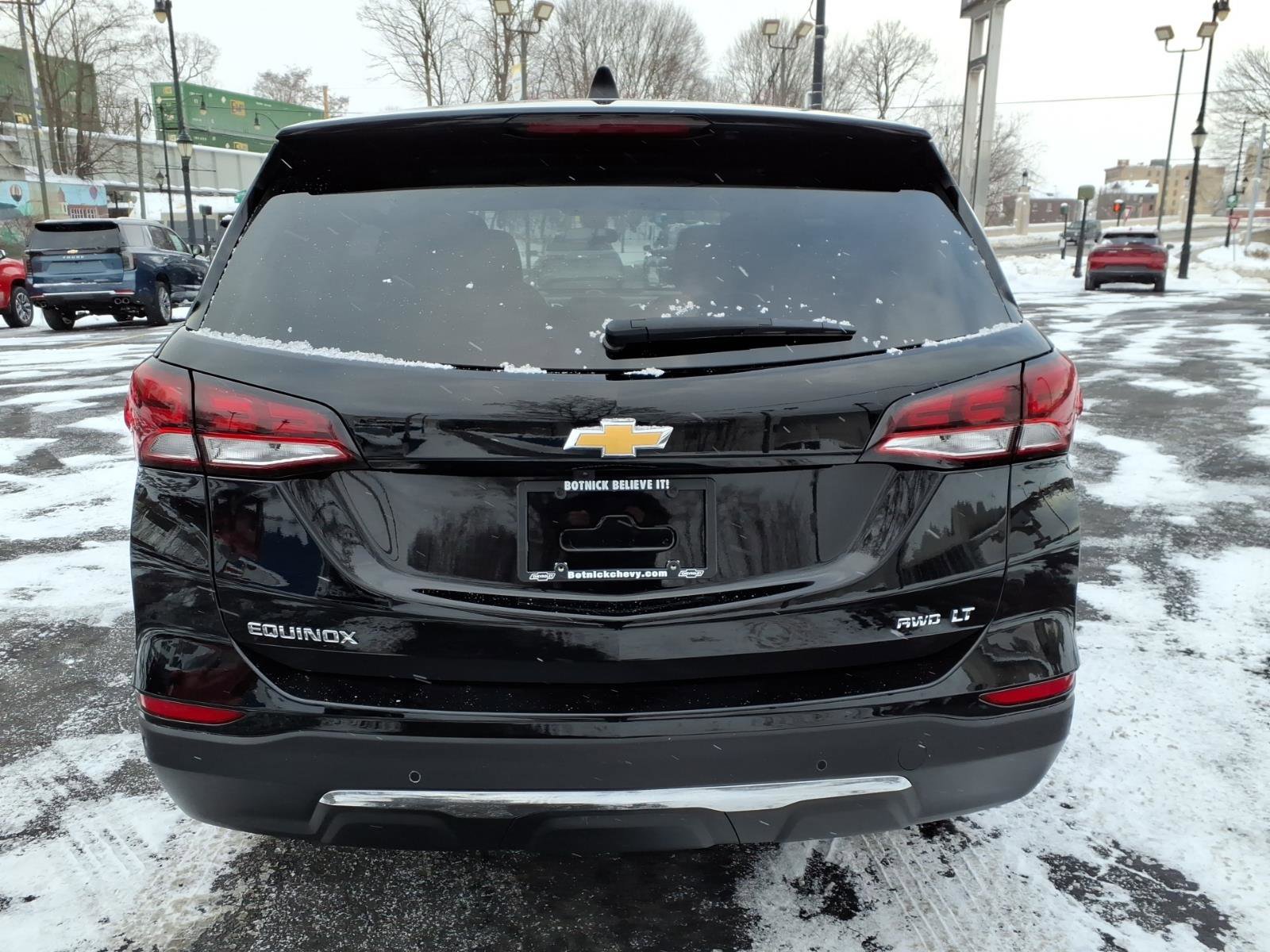 Used 2024 Chevrolet Equinox LT AWD/4WD image 4
