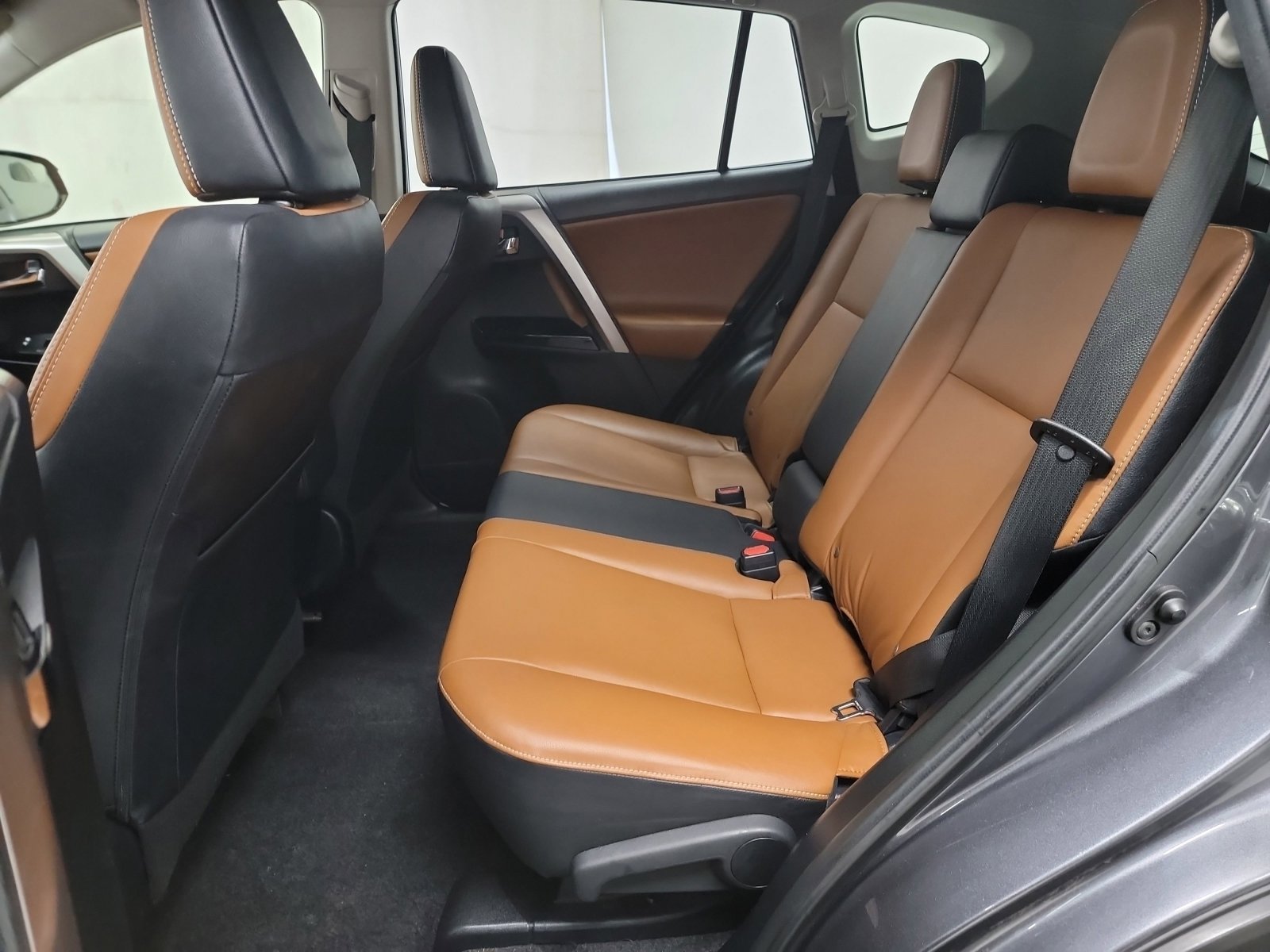 Used 2018 Toyota RAV4 Limited image 18