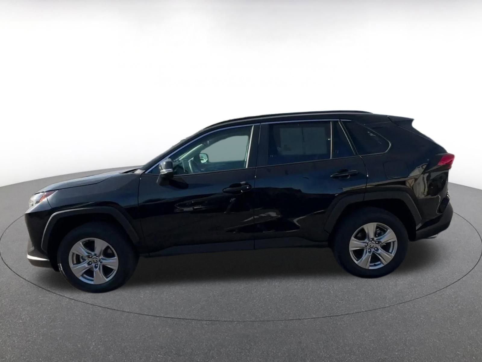 Used 2025 Toyota RAV4 XLE image 9