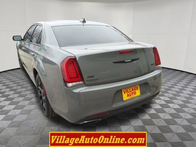Used 2018 Chrysler 300 Touring w/ Sport Appearance Package image 11