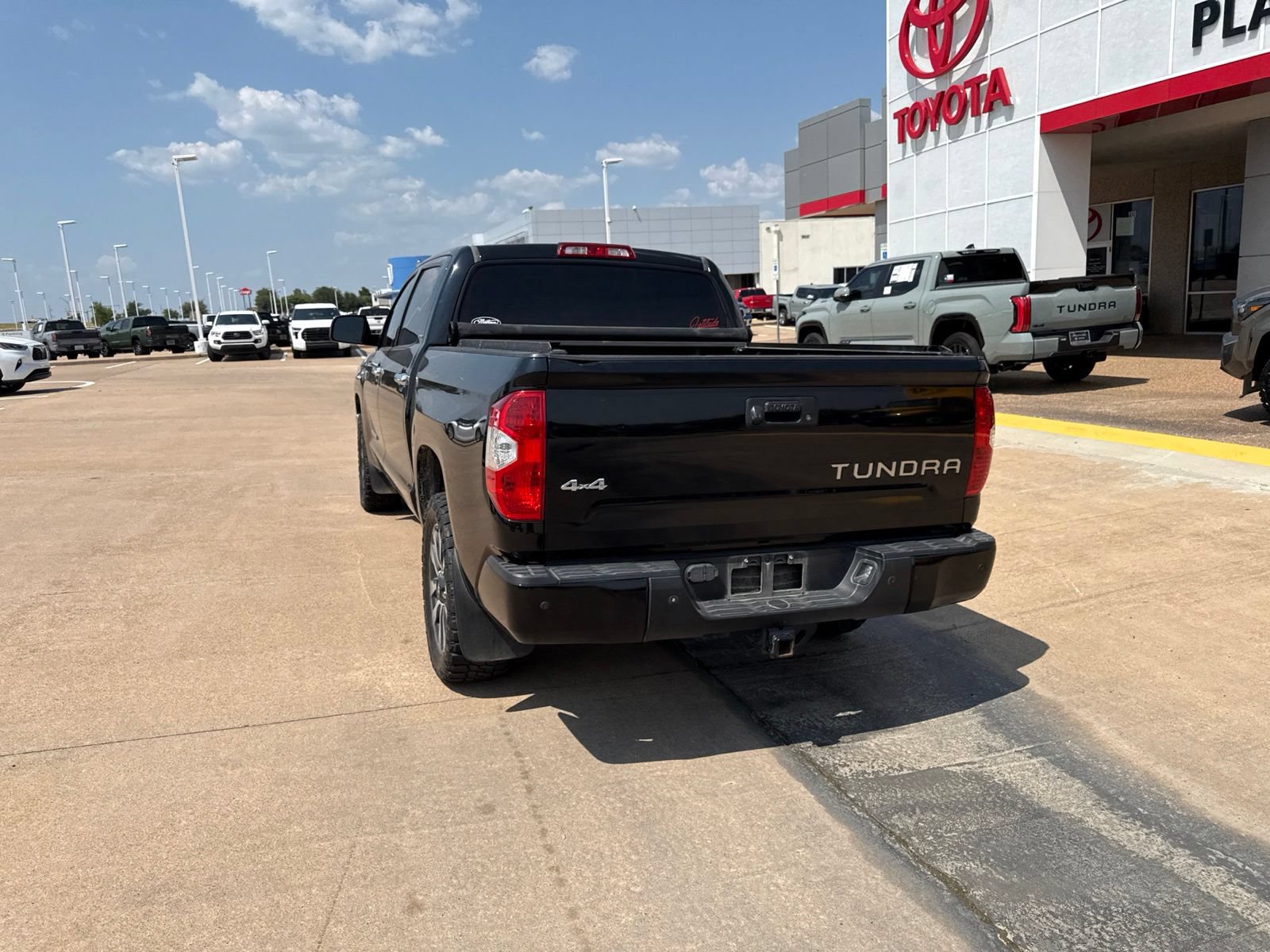 Used 2018 Toyota Tundra Limited w/ Limited Premium Package AWD/4WD image 16