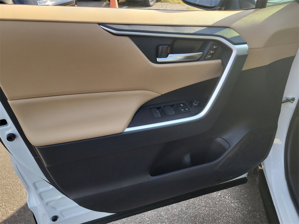 Used 2025 Toyota RAV4 XLE Premium image 15