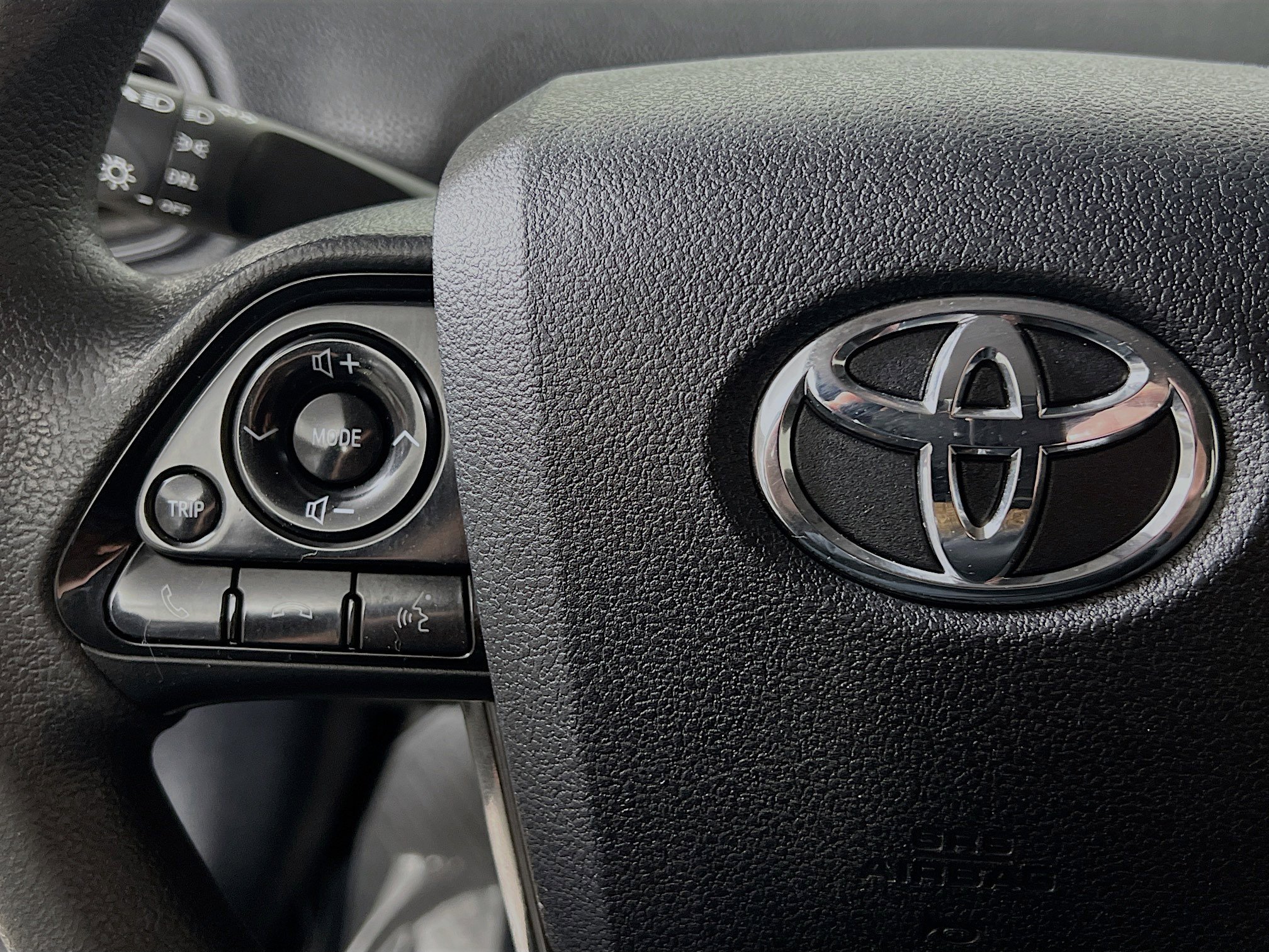 Used 2022 Toyota Prius L Eco image 19