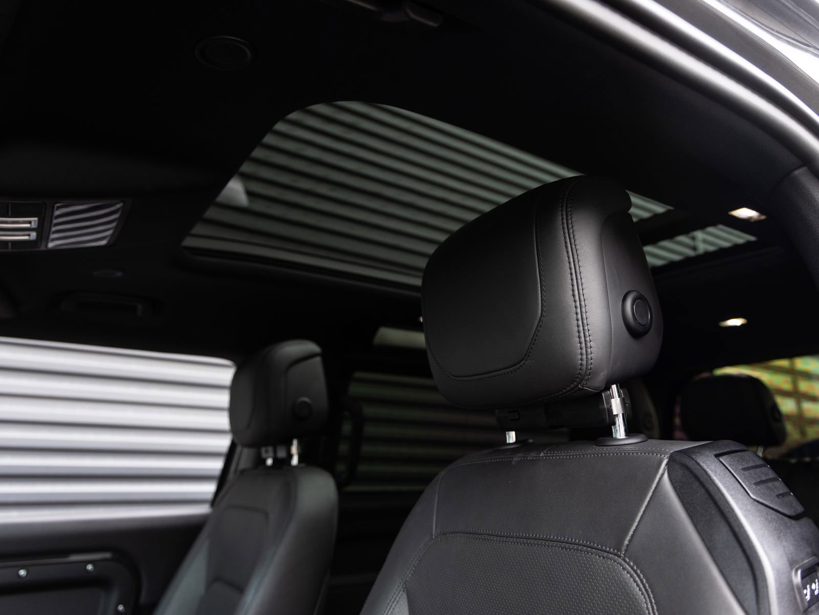 Used 2024 Land Rover Defender 90 Carpathian Edition image 21