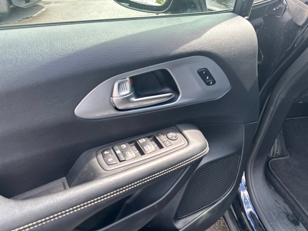 Used 2022 Chrysler Pacifica Touring-L w/ S Appearance Package FWD image 12