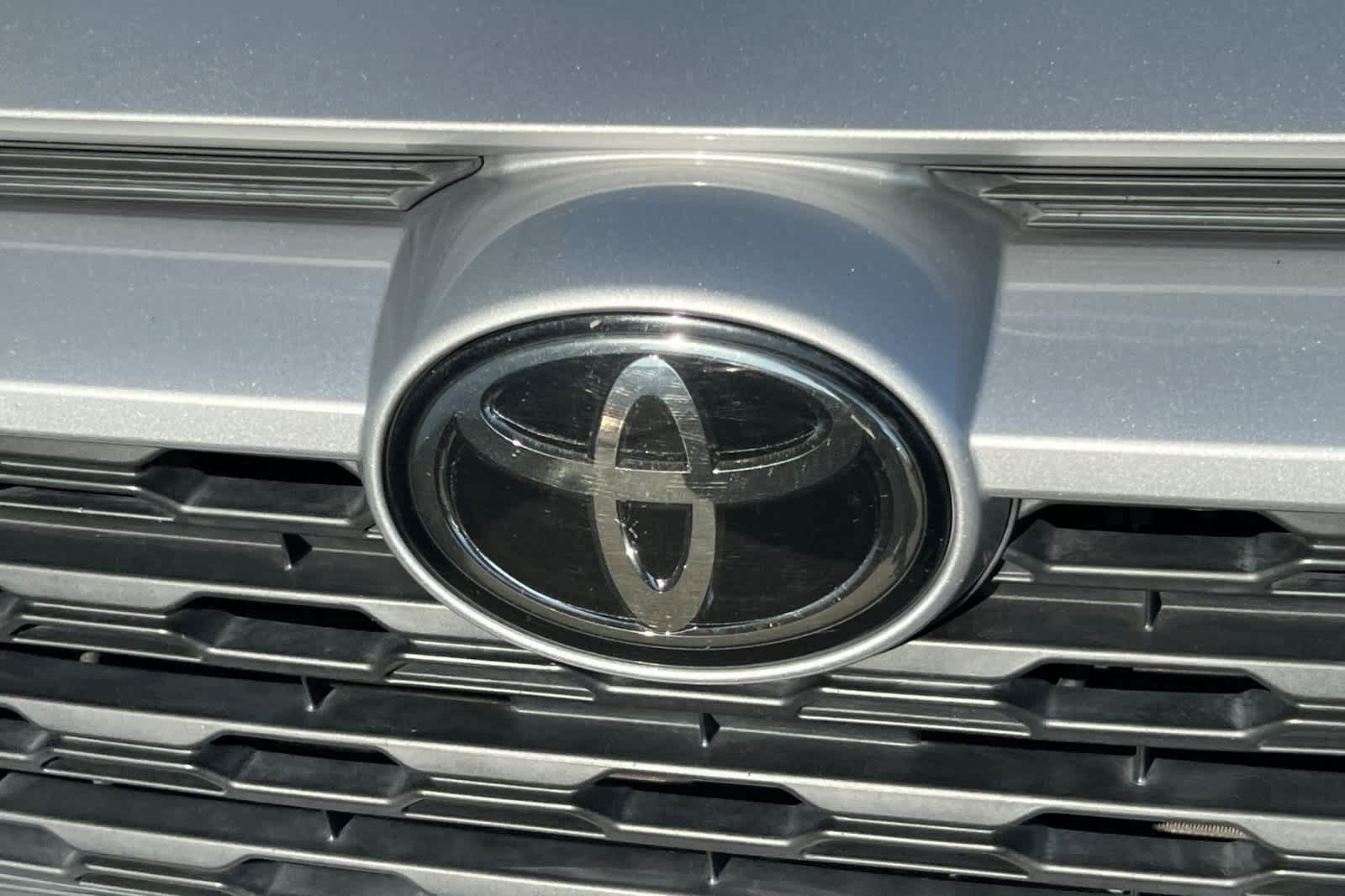 Used 2019 Toyota RAV4 XLE w/ Carpet Mat Package FWD image 13