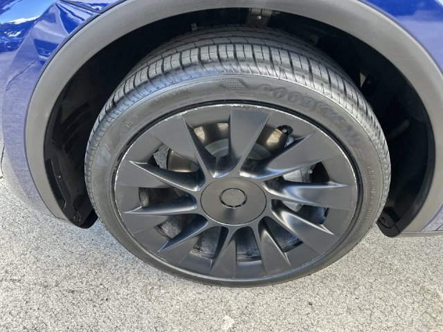 Used 2024 Tesla Model Y Long Range AWD/4WD image 10