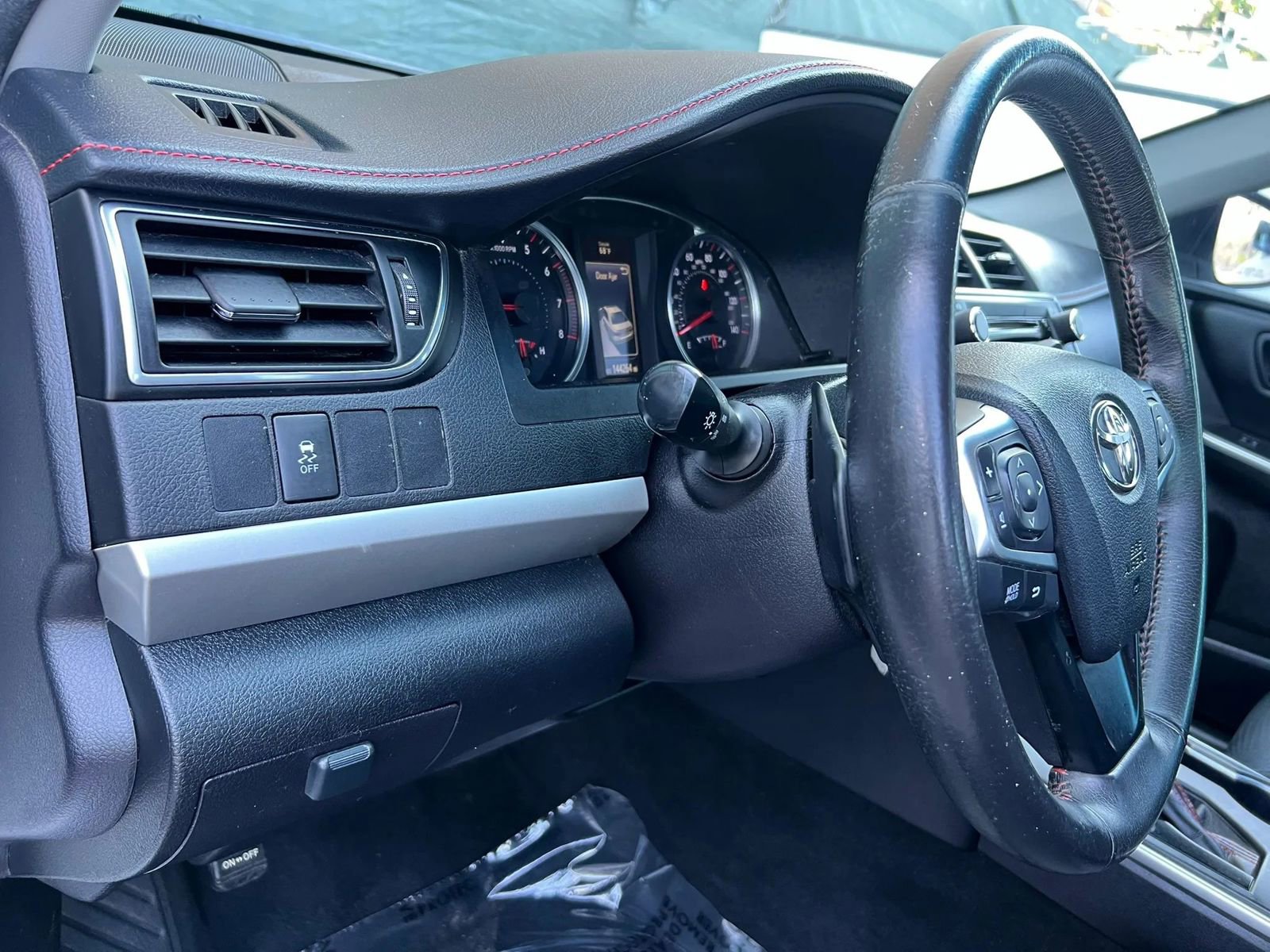 Used 2017 Toyota Camry SE FWD image 14
