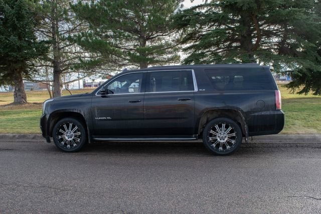 Used 2019 GMC Yukon XL SLE image 3