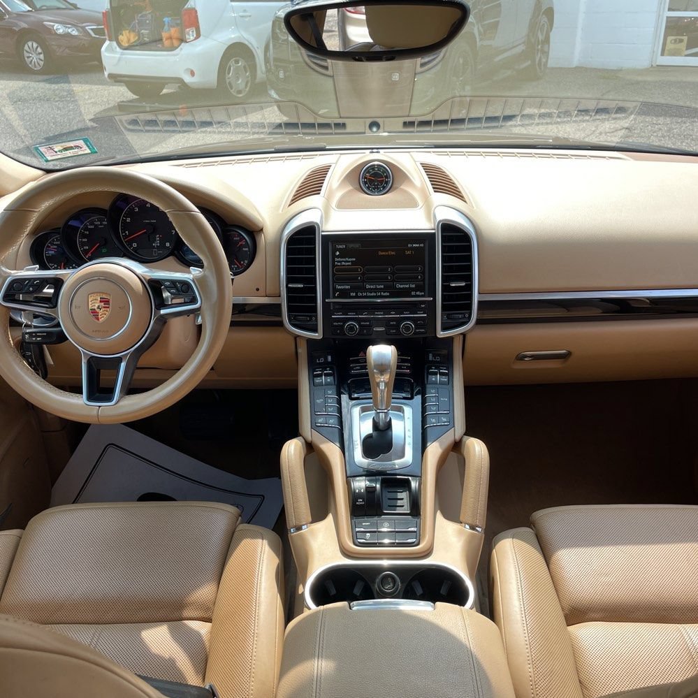 Used 2016 Porsche Cayenne AWD/4WD image 16