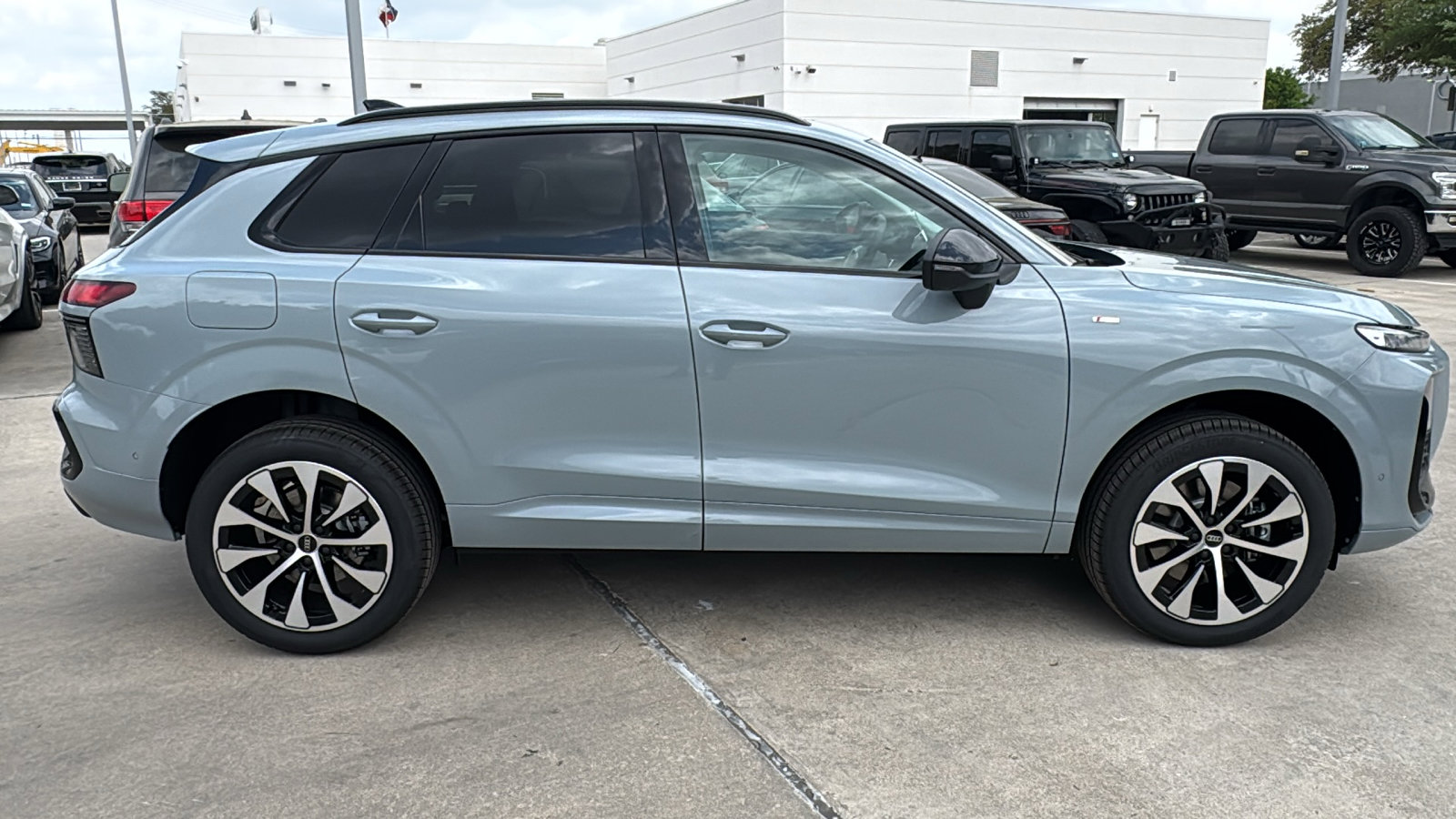 New 2026 Audi Q3 quattro 2.0T AWD/4WD image 8