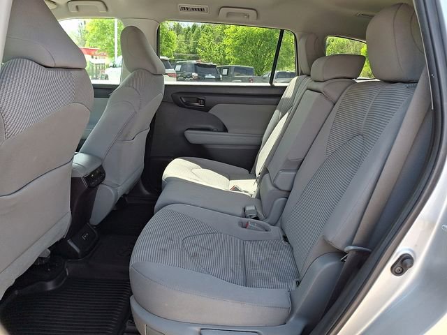 Used 2023 Toyota Highlander L FWD image 10