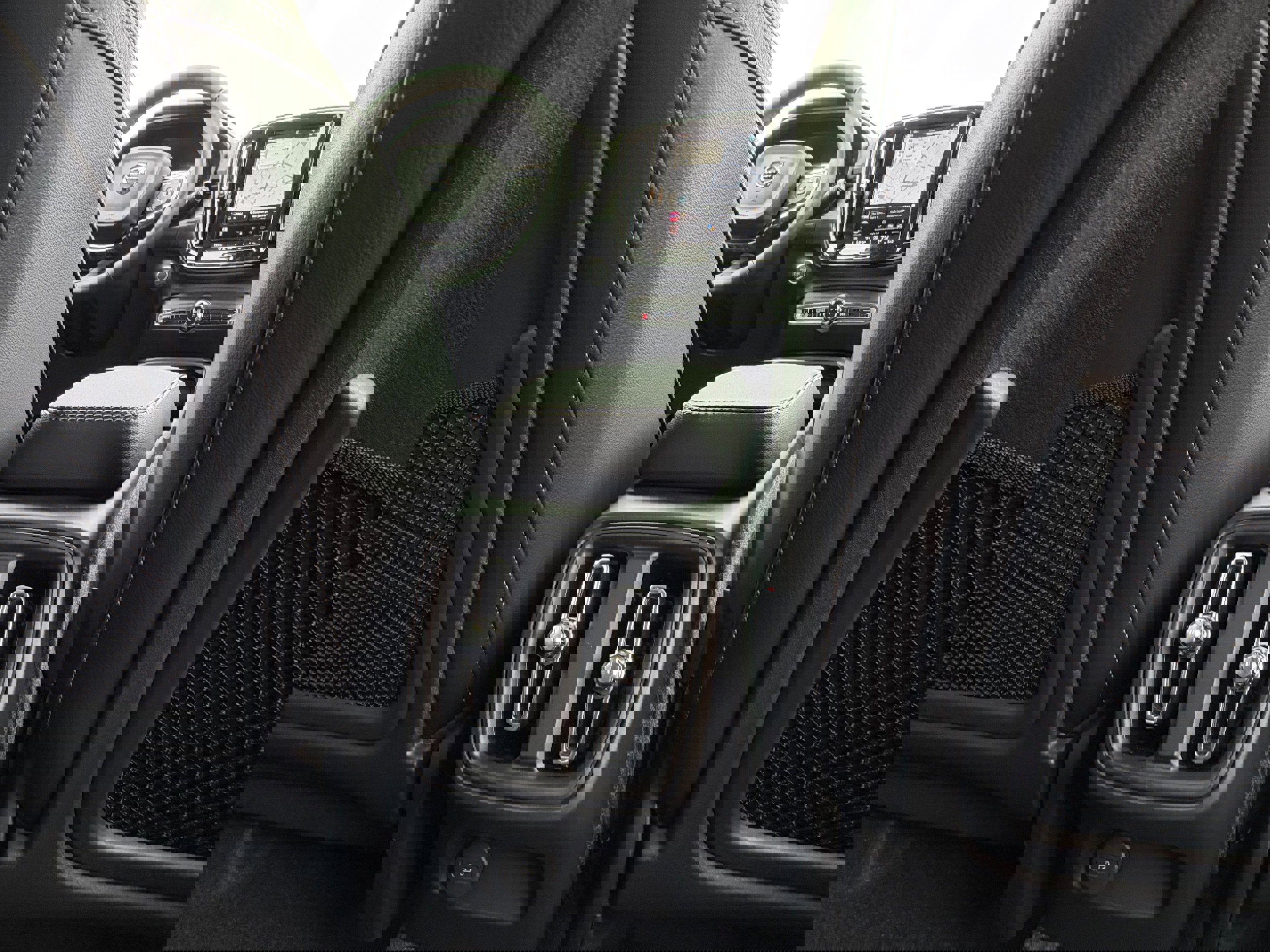 New 2026 Volvo XC40 B4 Plus image 11