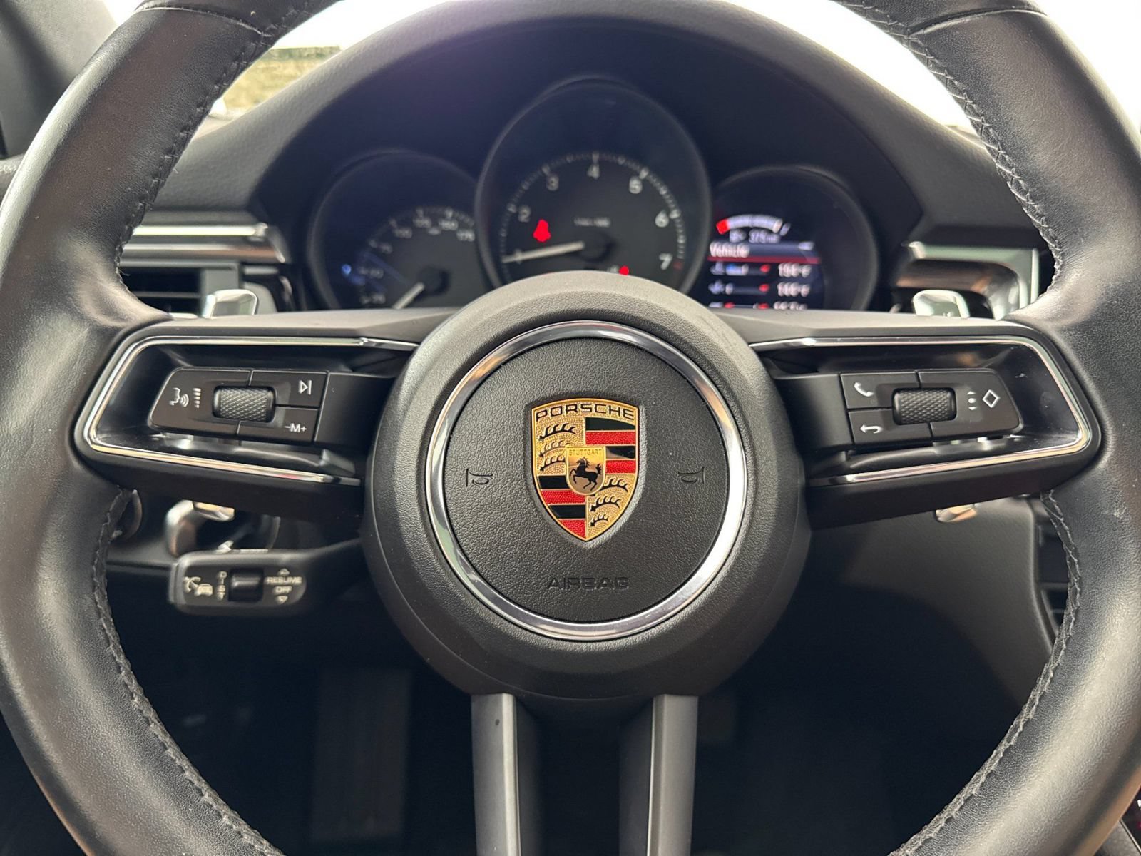 Certified 2025 Porsche Macan w/ Premium Package Plus AWD/4WD image 24