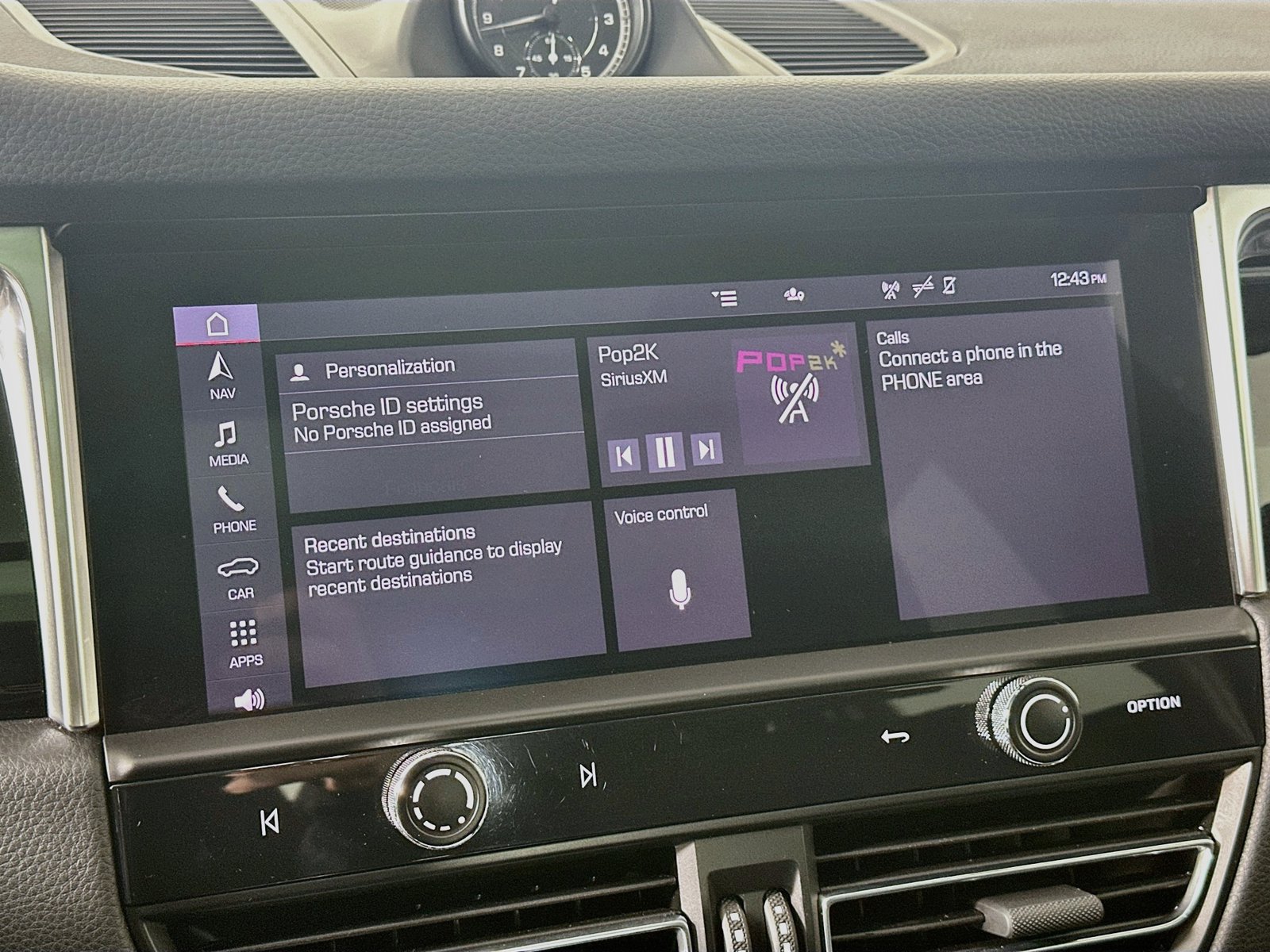 Certified 2022 Porsche Macan AWD/4WD image 24