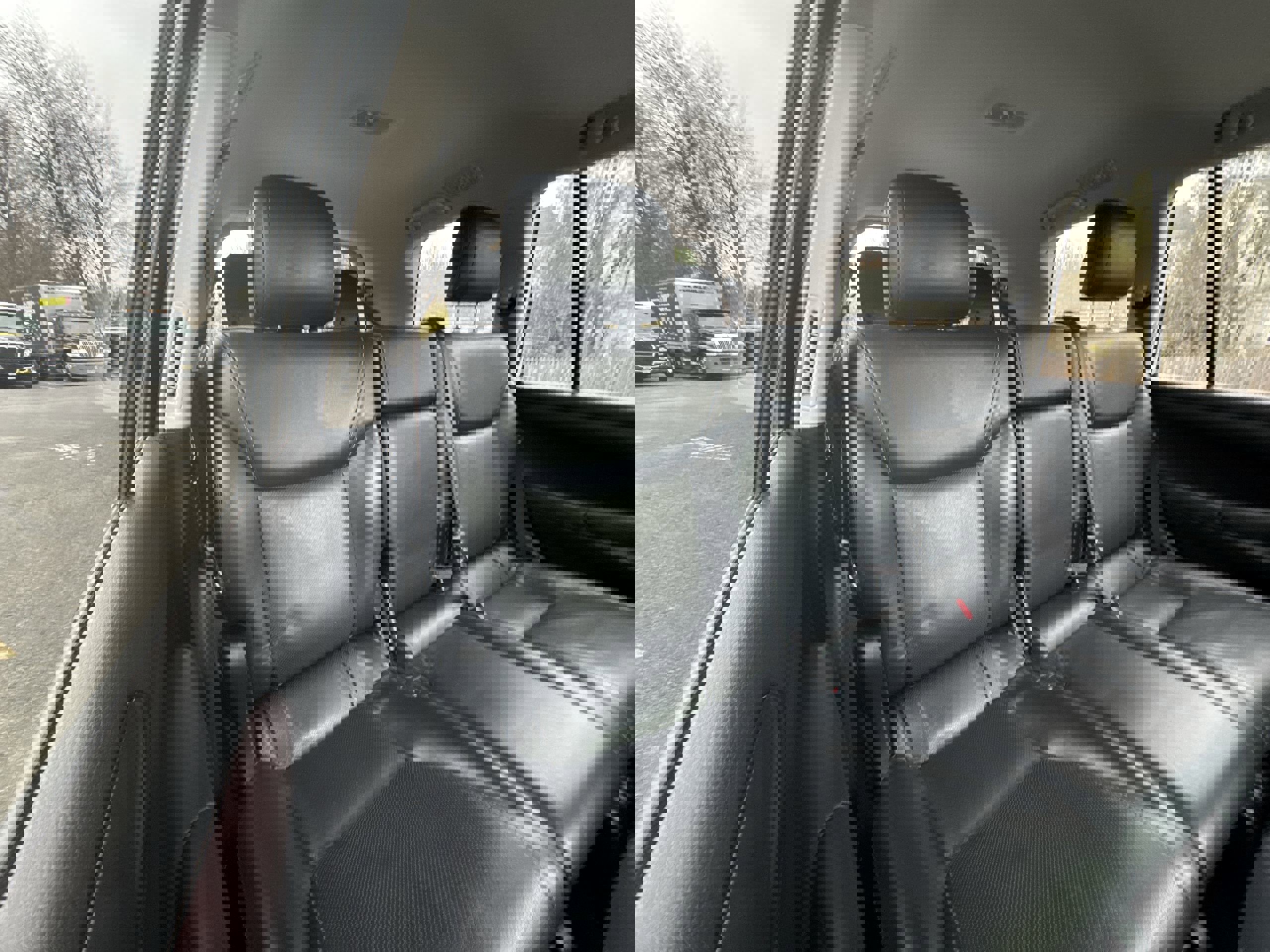 Used 2015 Lexus LX 570 4WD w/ Luxury Package image 28