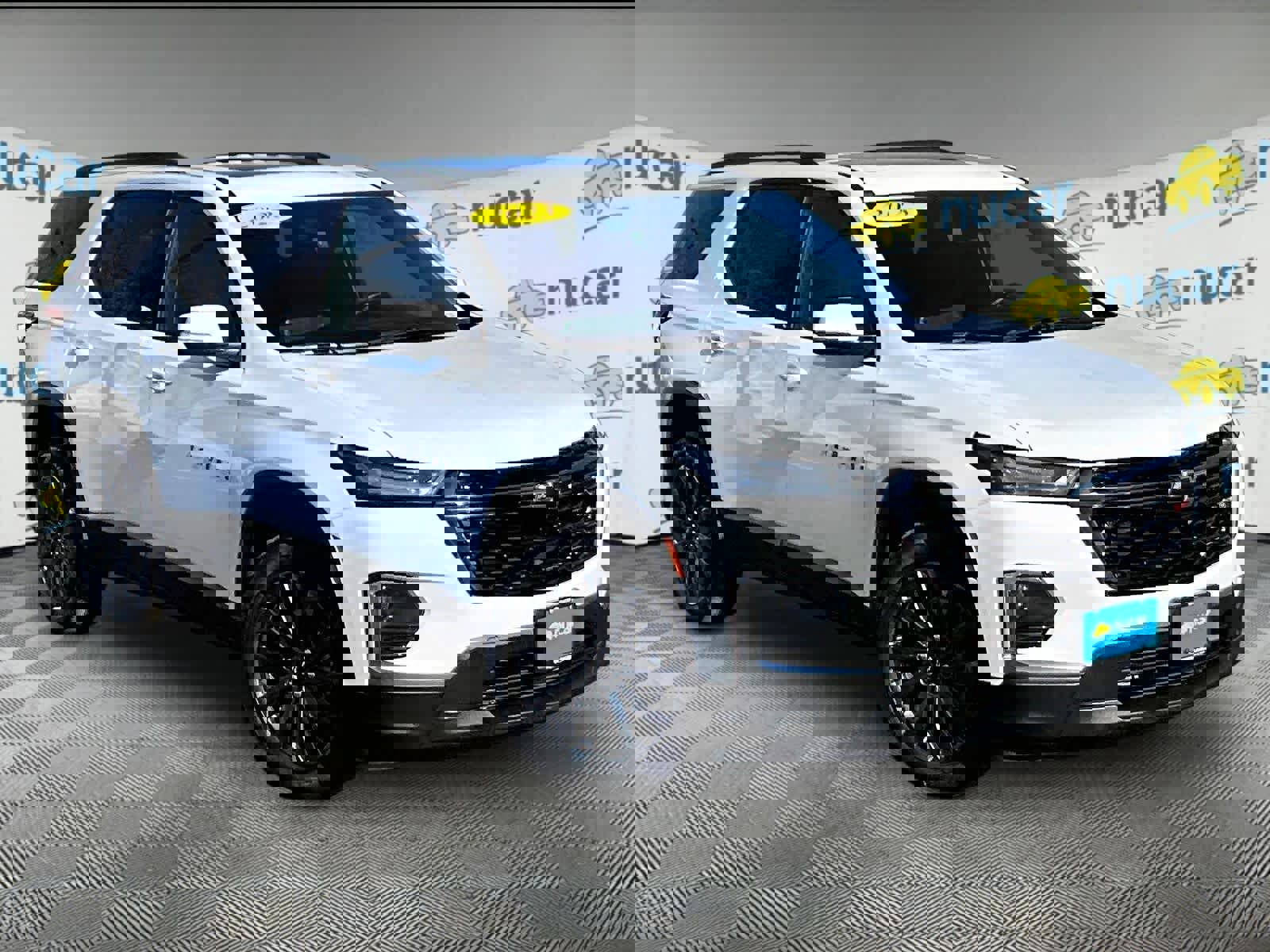 Used 2023 Chevrolet Traverse RS image 1