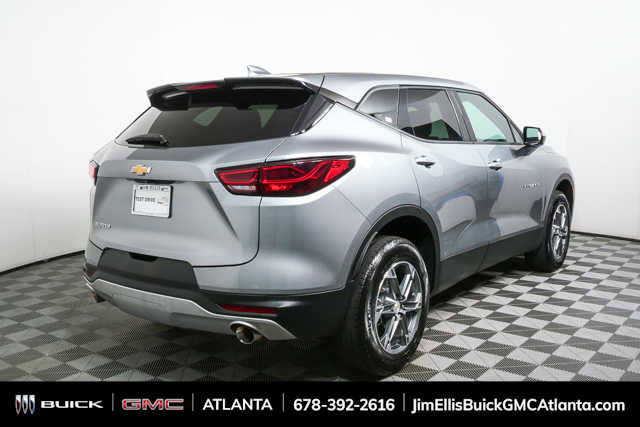 Used 2025 Chevrolet Blazer LT image 3