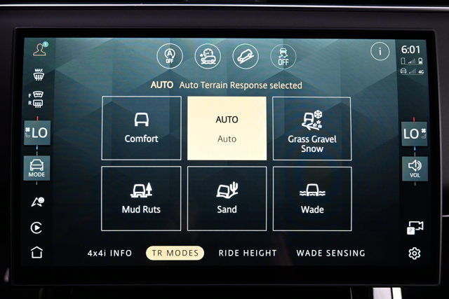 Used 2025 Land Rover Range Rover Sport SE AWD/4WD image 85