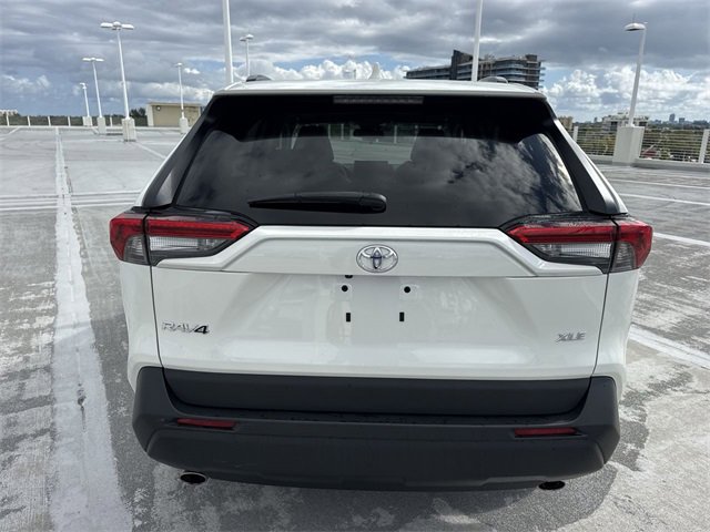 Used 2022 Toyota RAV4 XLE Premium image 24