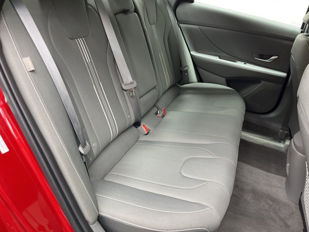 Used 2025 Hyundai Elantra SEL image 18