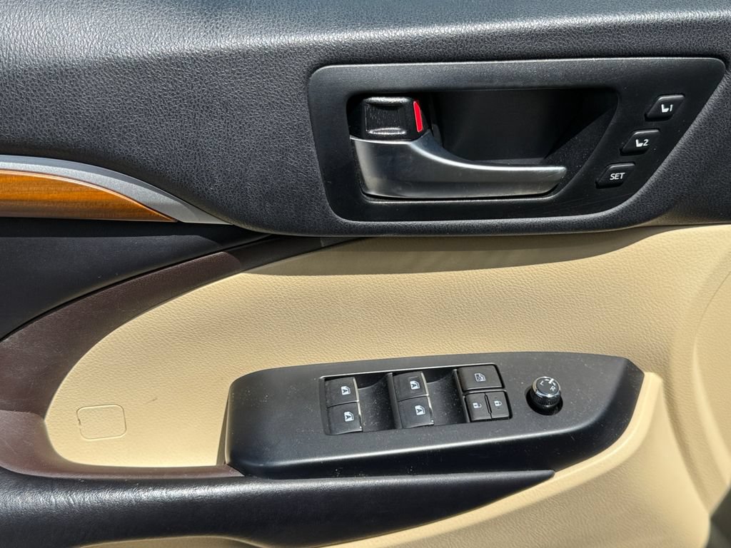 Used 2019 Toyota Highlander Limited AWD/4WD image 11
