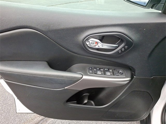 Used 2019 Jeep Cherokee Limited image 13