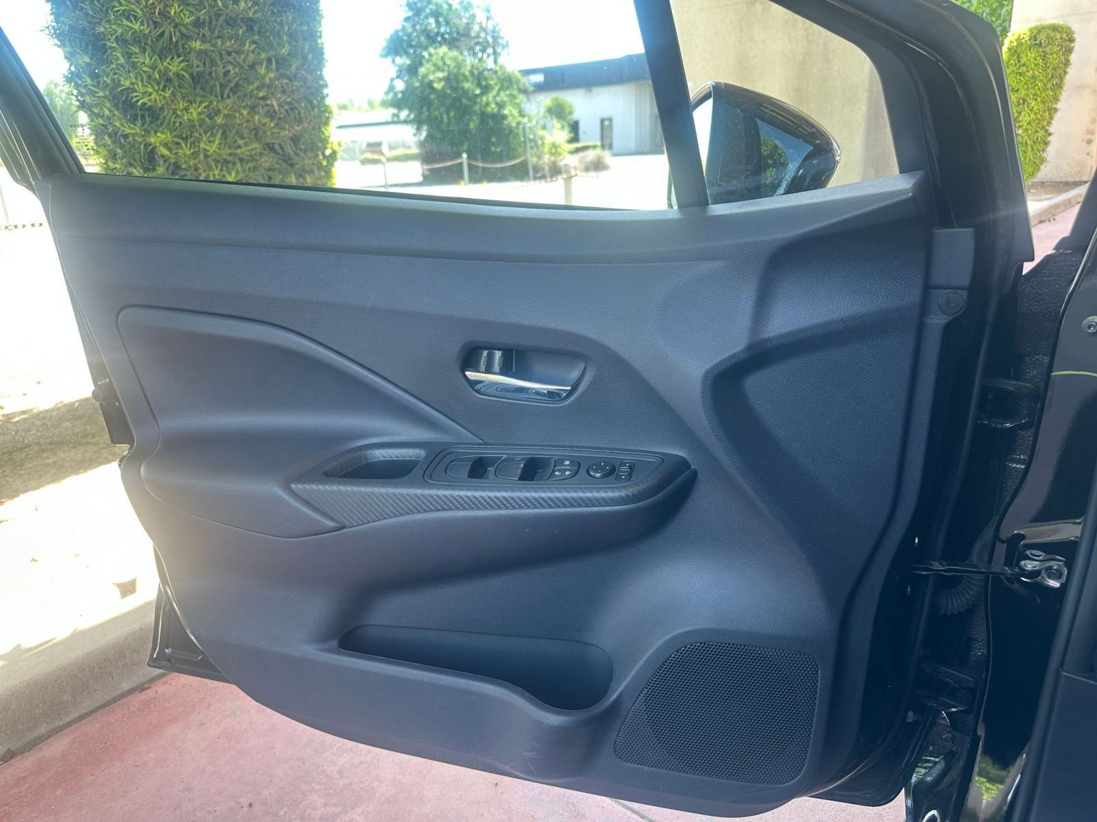 Used 2025 Nissan Versa SV image 18