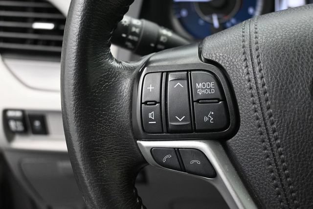 Used 2020 Toyota Sienna XLE FWD image 3