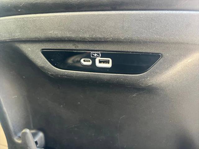 Certified 2023 Chrysler Pacifica Touring-L FWD image 21