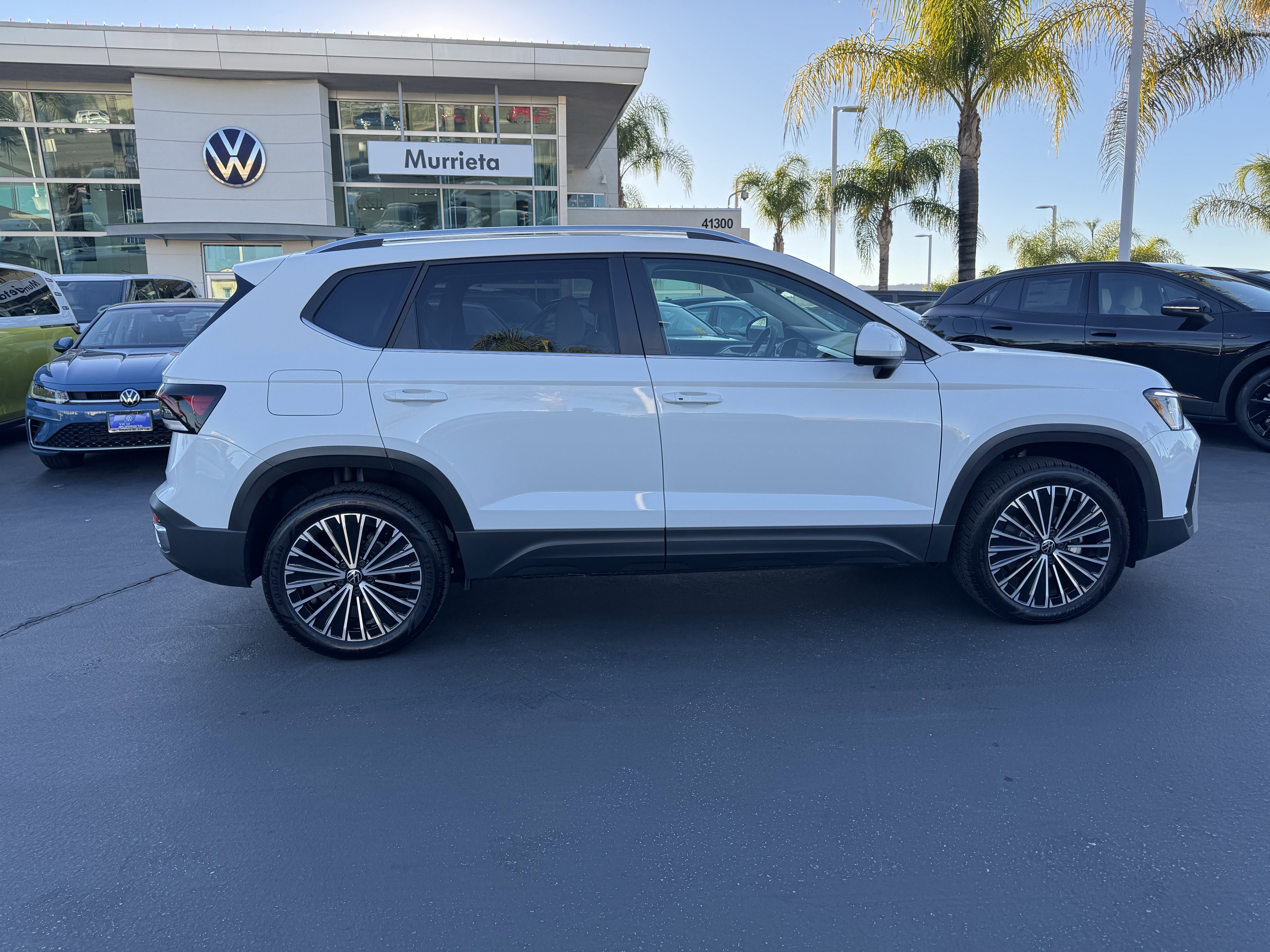 Used 2025 Volkswagen Taos SE image 11