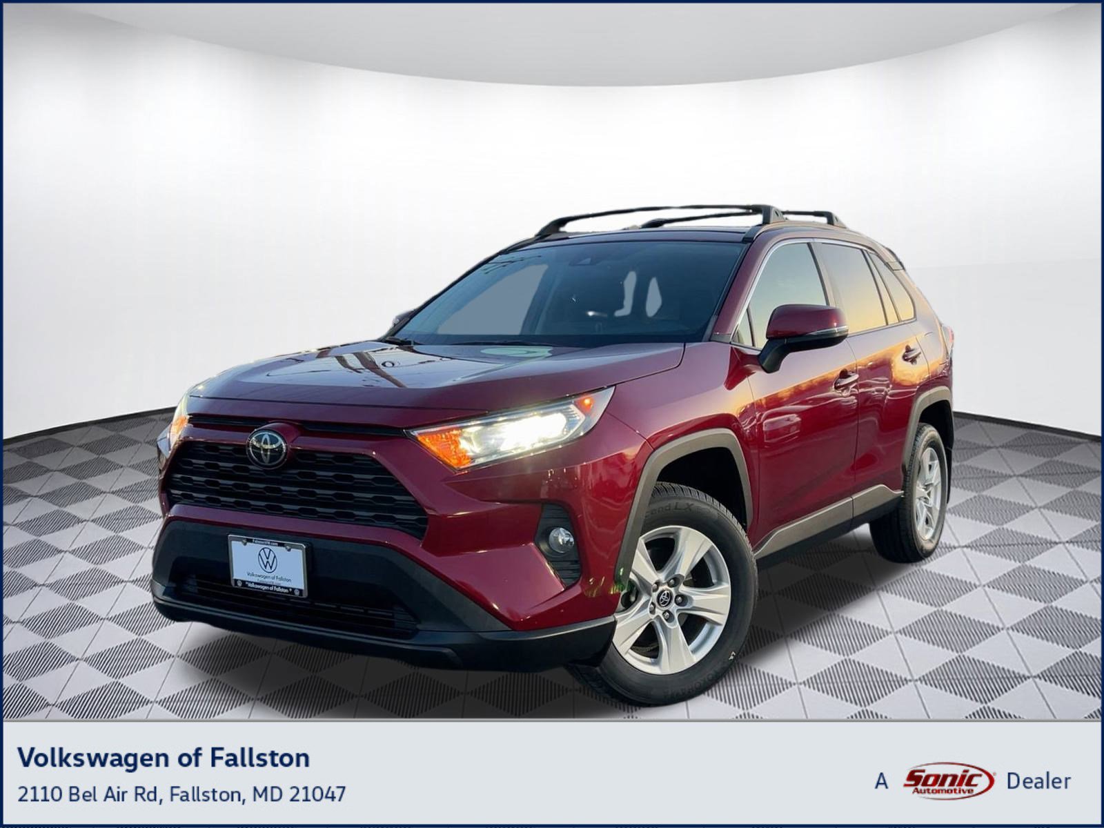 Used 2020 Toyota RAV4 XLE image 1
