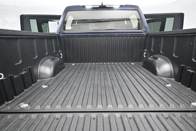 Used 2022 Toyota Tundra SR5 w/ SR5 Convenience Package AWD/4WD image 12