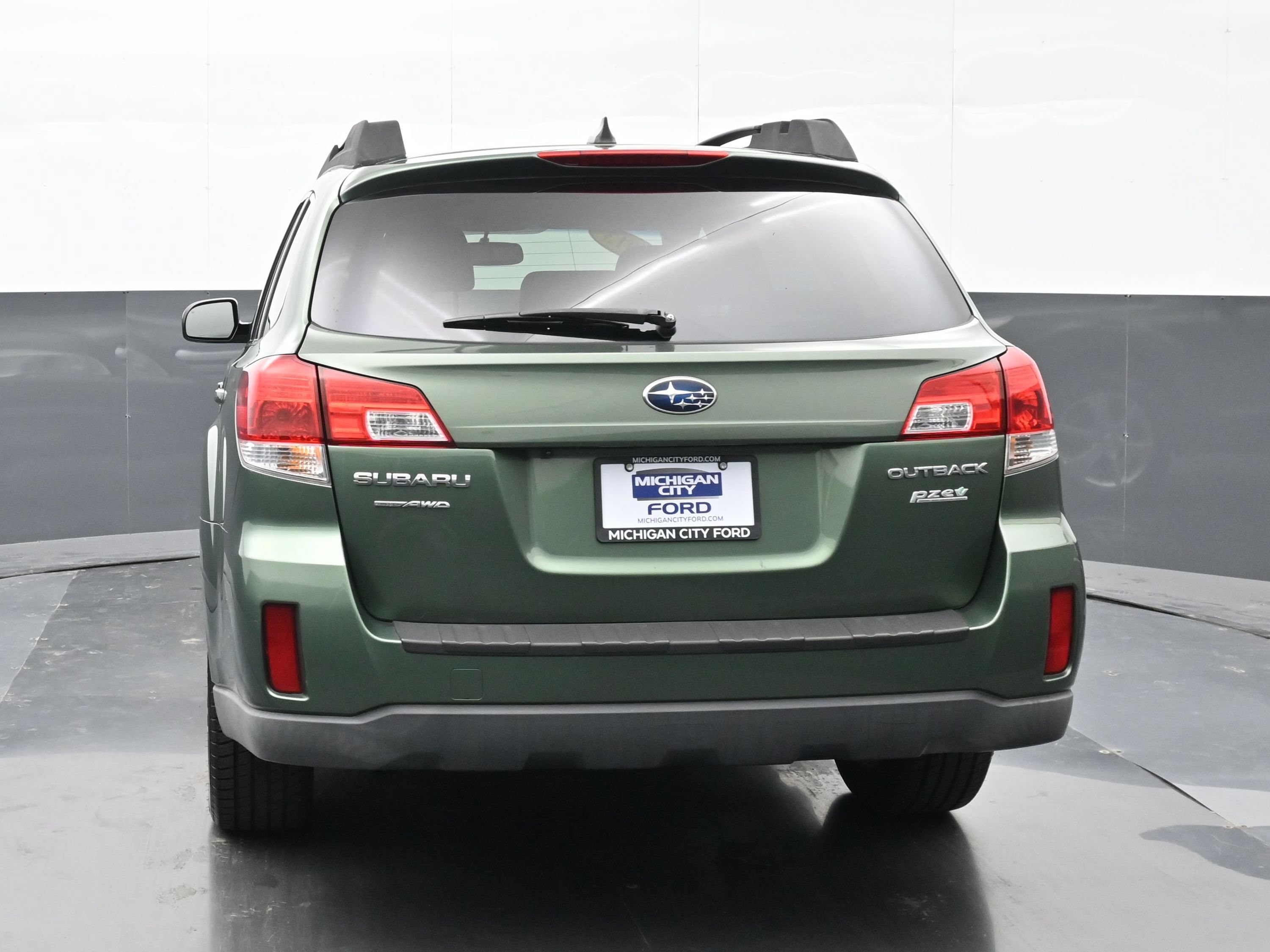 Used 2013 Subaru Outback 2.5i Limited w/ Moonroof Pkg AWD/4WD image 2
