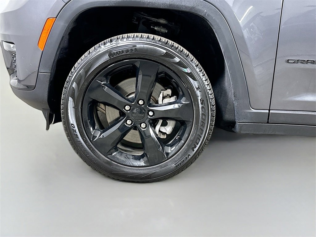 Used 2025 Jeep Grand Cherokee L Limited w/ Black Appearance Package image 8