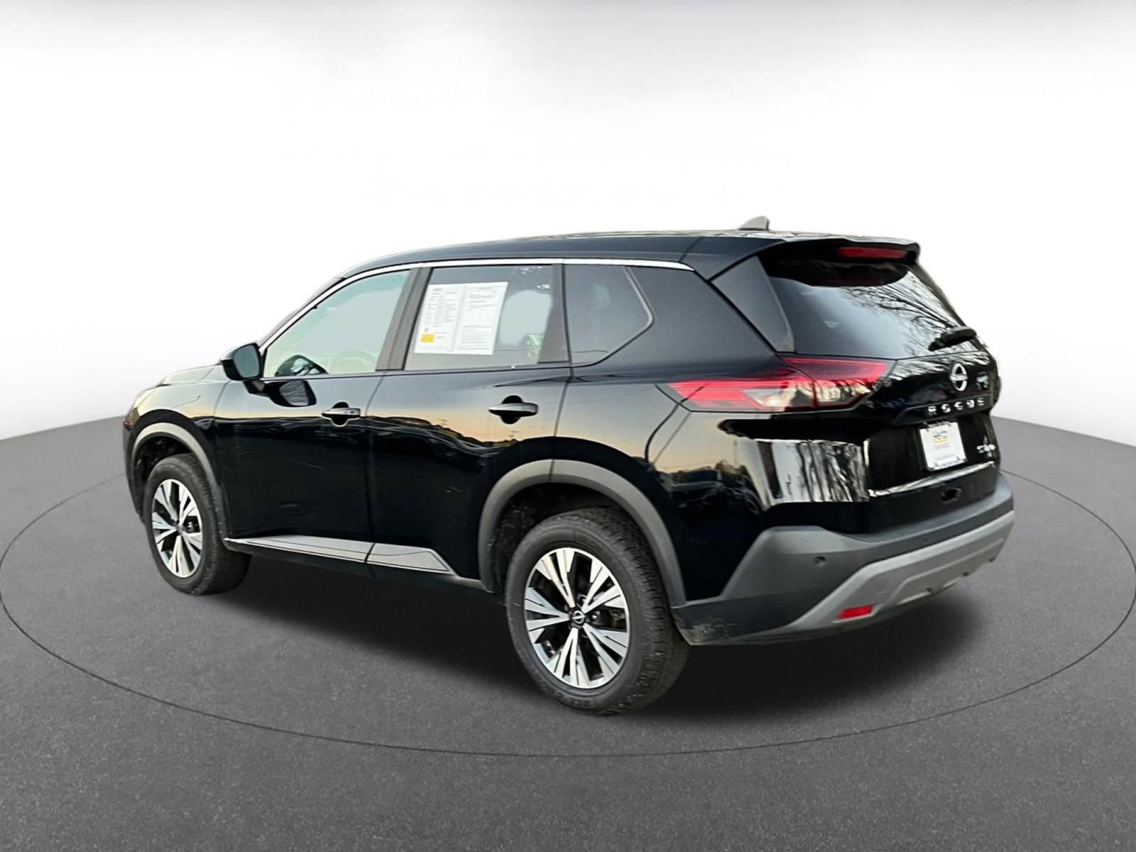 Used 2023 Nissan Rogue SV image 11