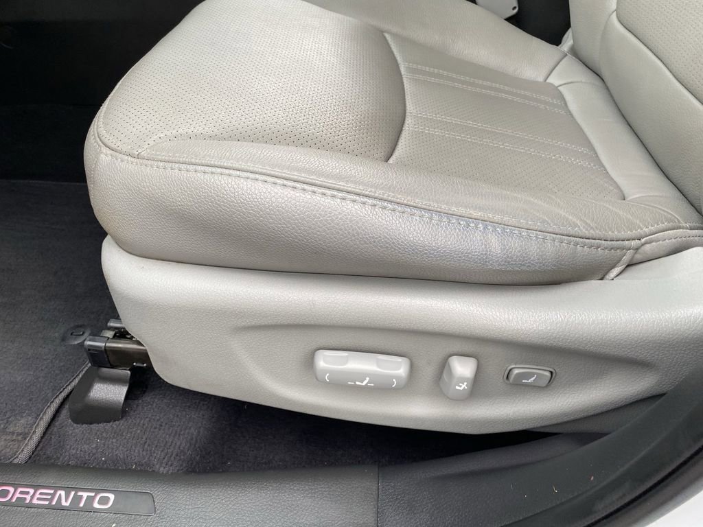 Used 2014 Kia Sorento SX w/ 3rd Row Package image 21