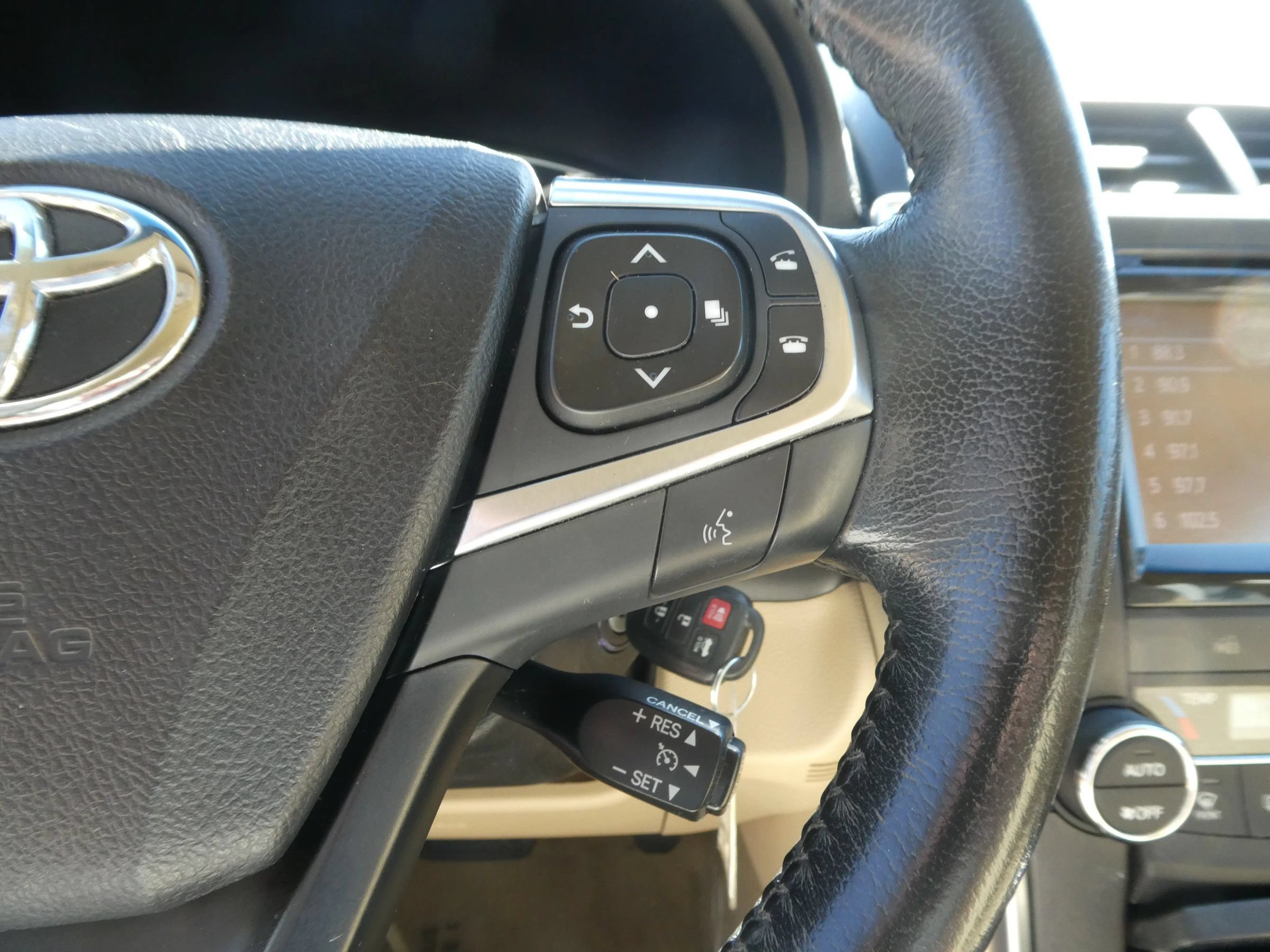 Used 2016 Toyota Camry XLE FWD image 19