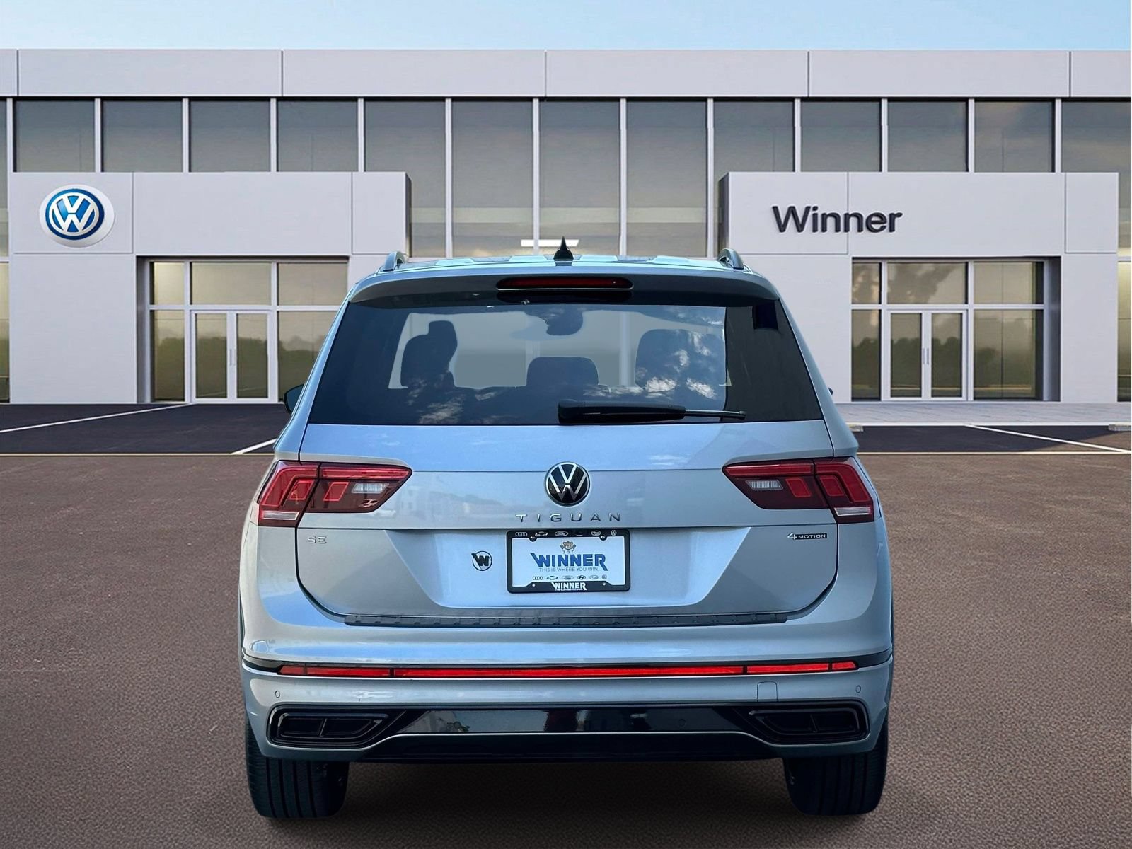 Used 2023 Volkswagen Tiguan SE R-Line AWD/4WD image 4