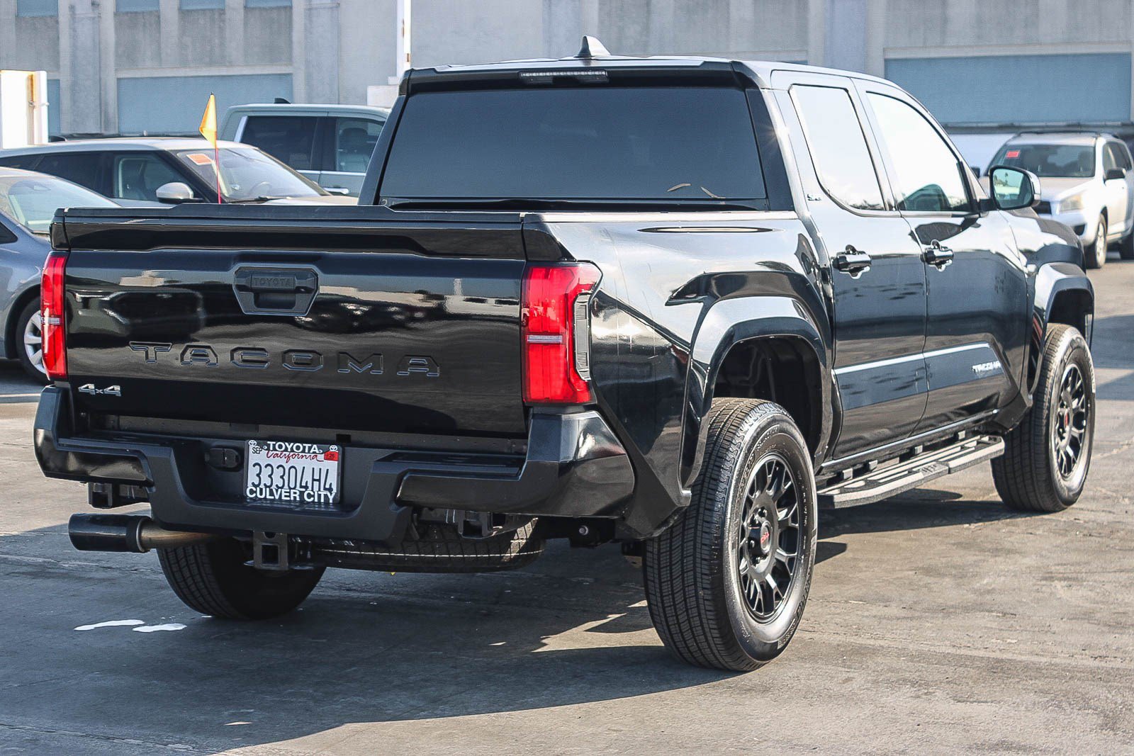 Used 2025 Toyota Tacoma SR5 AWD/4WD image 9