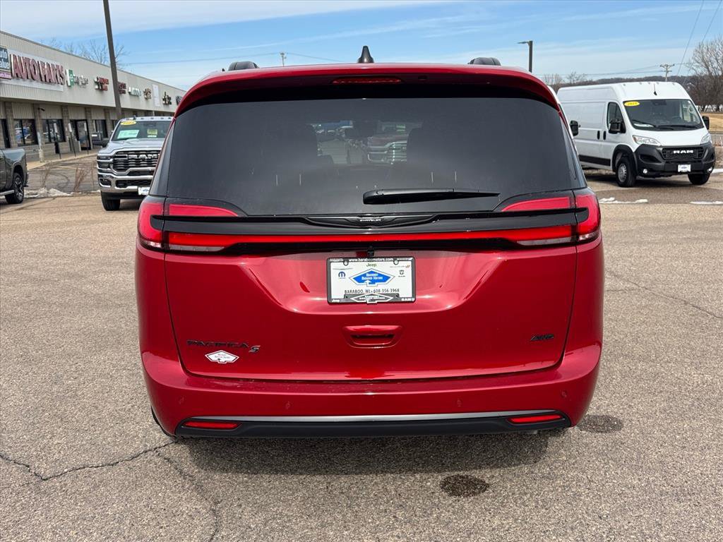 New 2026 Chrysler Pacifica Select w/ S Appearance Package AWD/4WD image 4