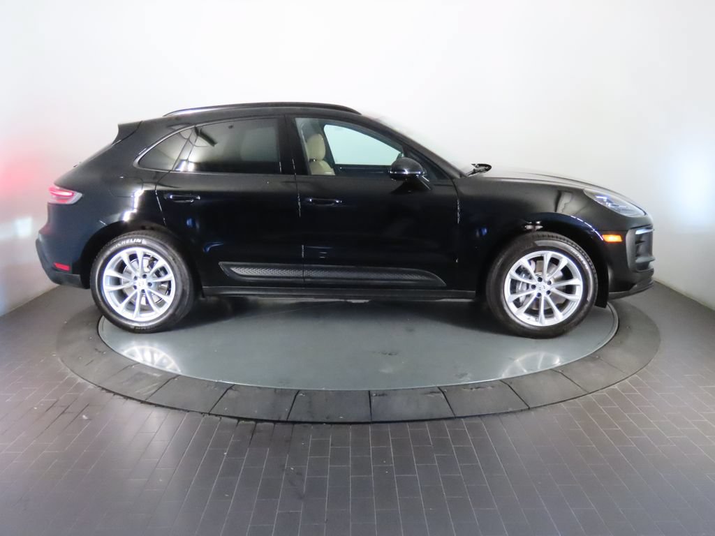 Certified 2026 Porsche Macan AWD/4WD image 8