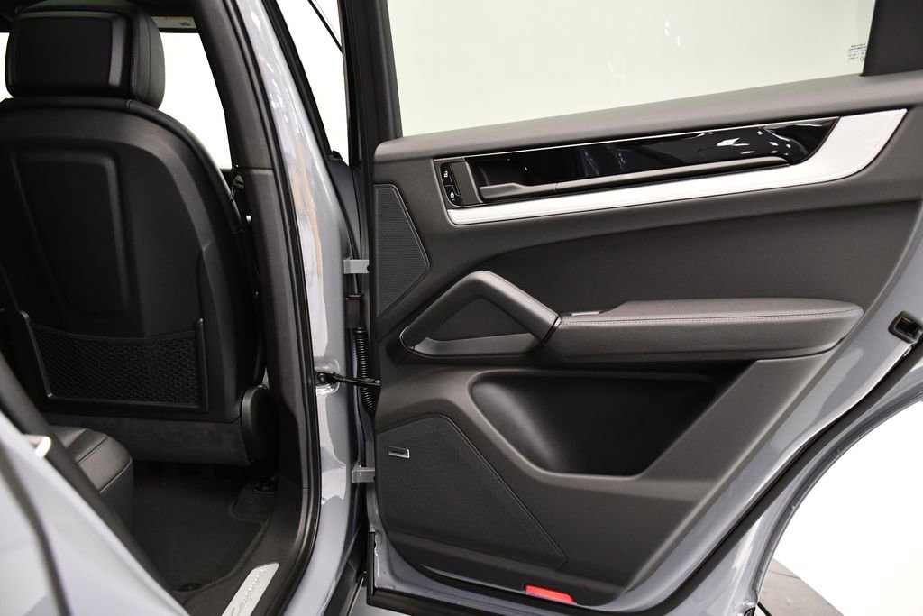 Certified 2025 Porsche Cayenne image 51