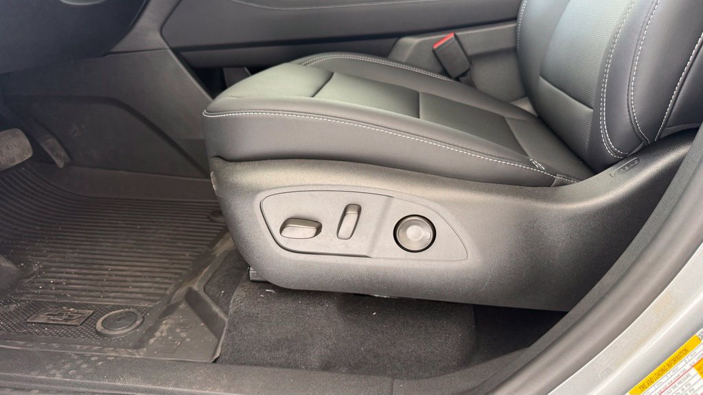 New 2027 Chevrolet Traverse LT w/ Driver Confidence Package FWD image 31